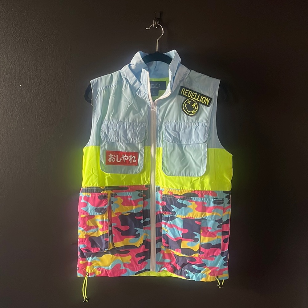 Rate of a Rebellion vest. Size small.